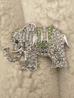 NWT Silver Tone Green Rhinestone Elephant Brooch Pin Crystal Jewelry Gift Dainty